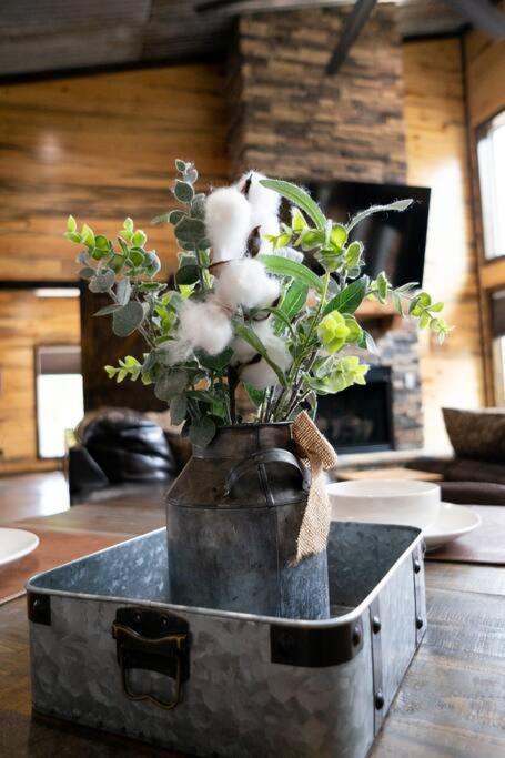 The Luxurious - River Ranch - Cabin Sleeps 9! Broken Bow Bagian luar foto