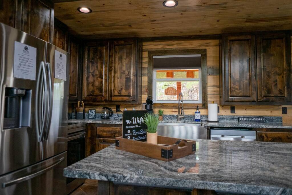 The Luxurious - River Ranch - Cabin Sleeps 9! Broken Bow Bagian luar foto