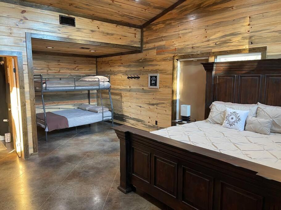 The Luxurious - River Ranch - Cabin Sleeps 9! Broken Bow Bagian luar foto